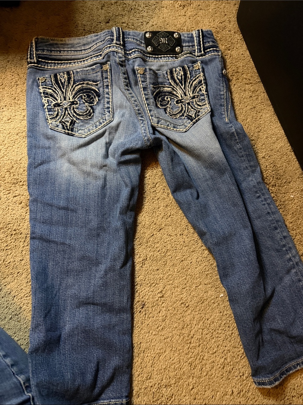 Miss Me Blue Embroidered Back-Pocket Cropped Jeans
